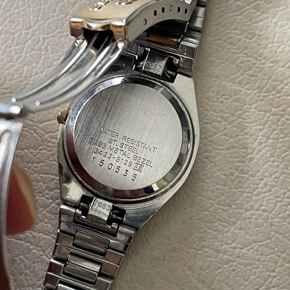 Seiko water resistant watch, gold and silver bracelet band - Picture 3 of 3